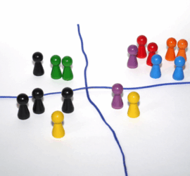 Halmafiguren im Fadenkreuz